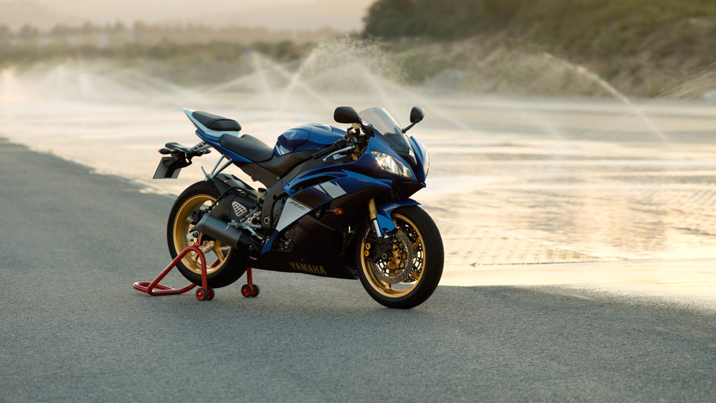 2008-YZF-R6-static-01_tcm26-207716.jpg